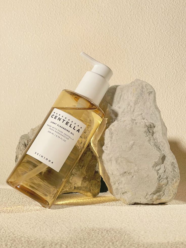 1004skin Madagascar centella light cleansing oil - غسول سينتلا زيتي
