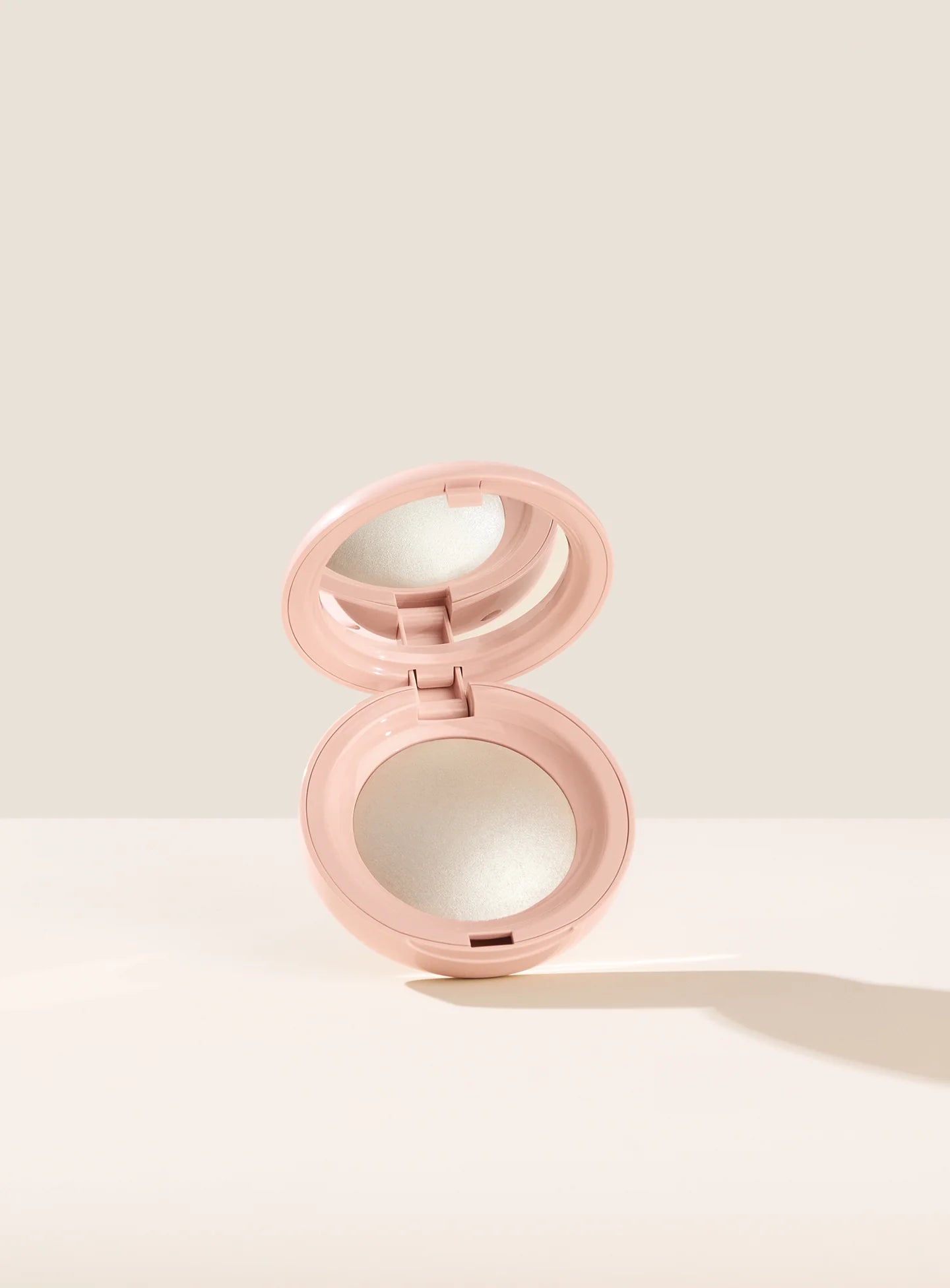 Rare beauty Positive light enlumineur toucher soyeux - باودر اضاءة لامع من رير بيوتي