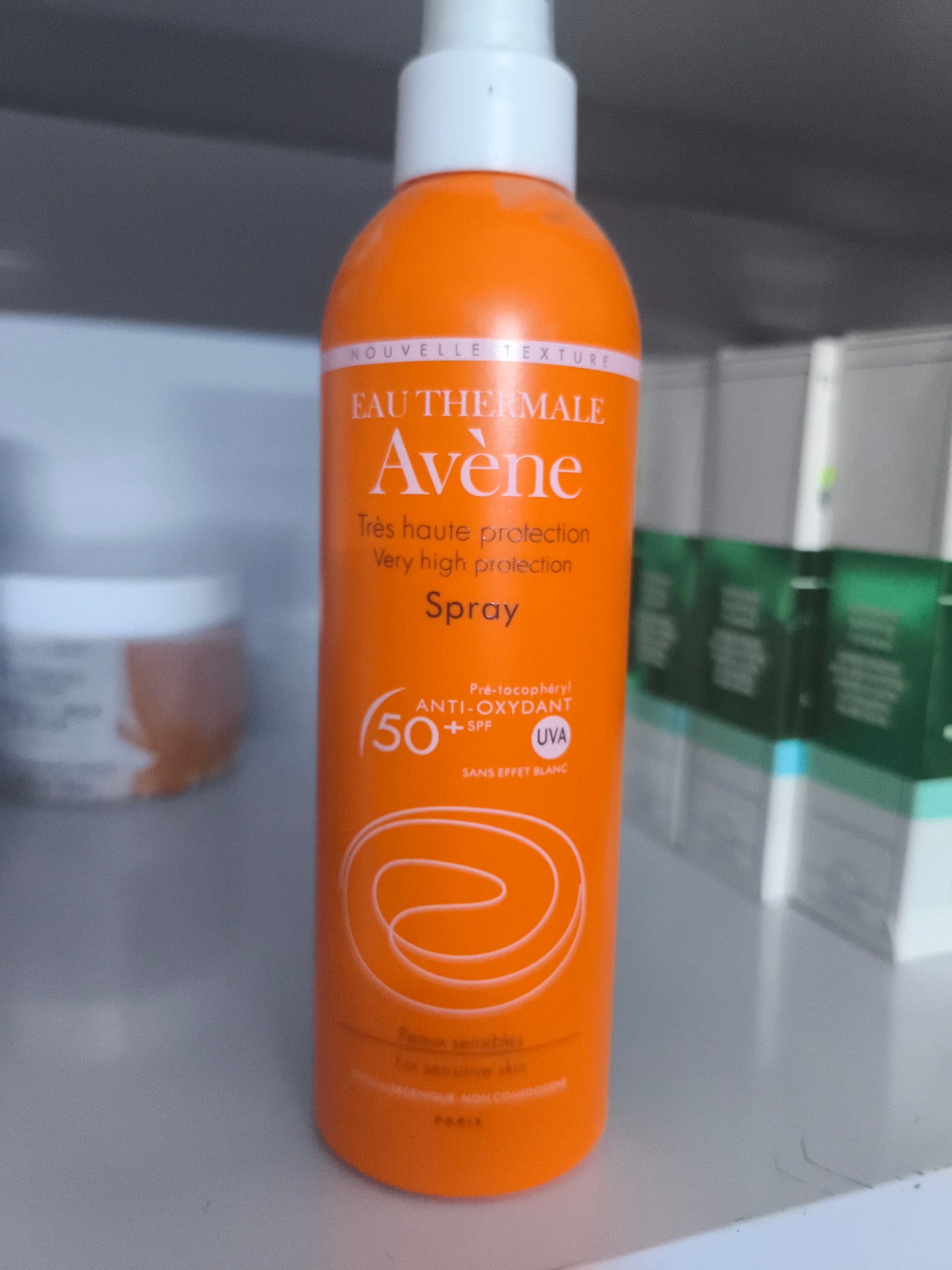 رذاذ مهدئ للوجه والجسم- Eau Thermale Avène