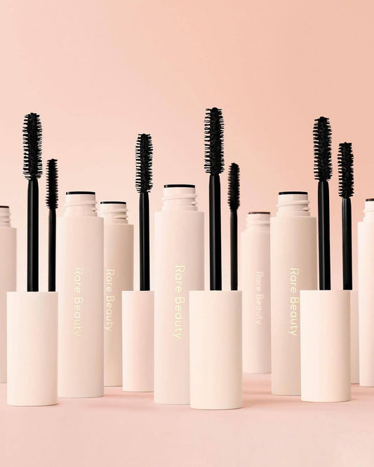 Rare beauty mascara perfect strokes - ماسكارة الرموش رير بيوتي من سيلينا كوميز