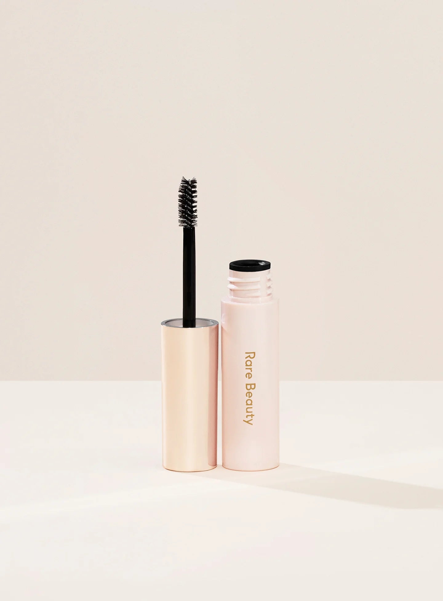 rare beauty brow harmony flexible lifting gel - ماسكارة حاجب جل رير بيوتي من سيلينا كوميز