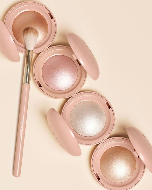 Rare beauty Positive light enlumineur toucher soyeux - باودر اضاءة لامع من رير بيوتي
